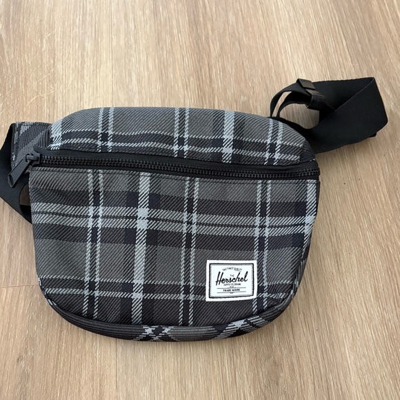 Herschel Supply Co  Fifteen Fanny Pack Grey Plaid Canvas Hip Belt Waist Bag - Picture 1 of 7
